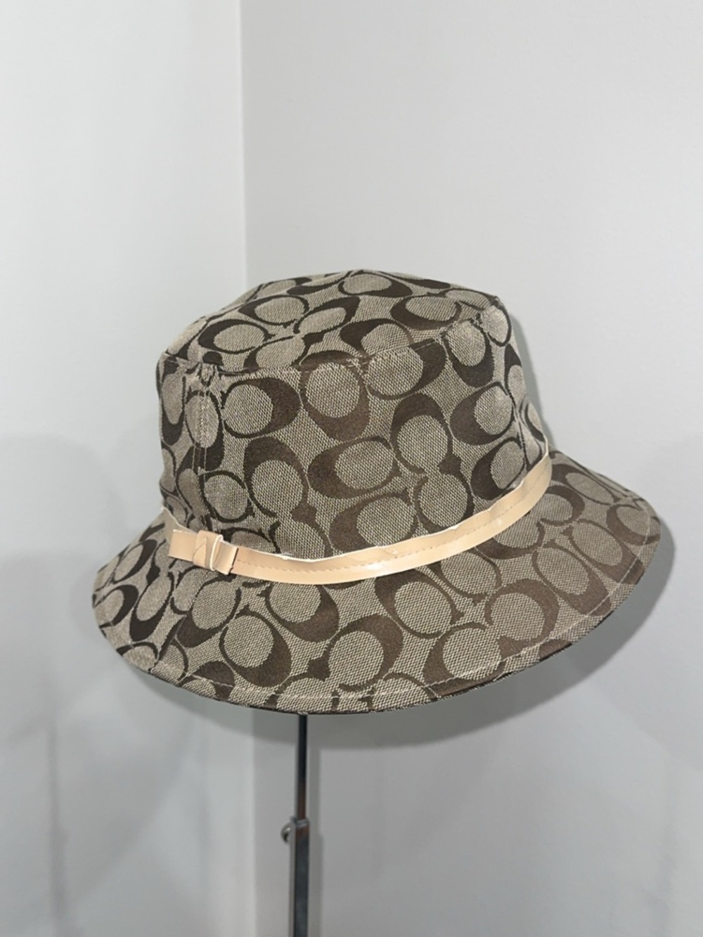Coach Women’s Monogram Signature Bow Bucket Hat in Brown Beige Trim AUTHENTIC - Picture 4 of 10